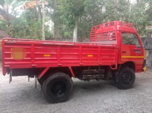 Urgent sell Mahindra nissan 6wheel 2012 model