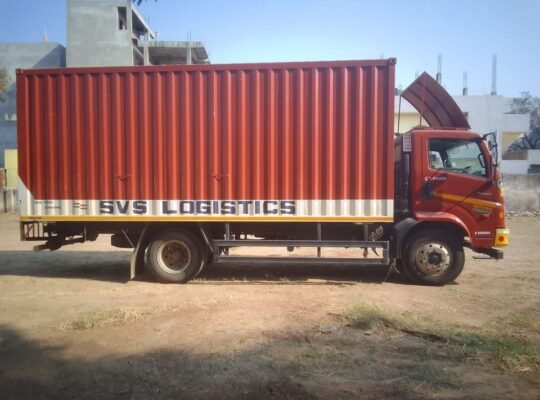 EICHER 21.10 WITH CONTAINER